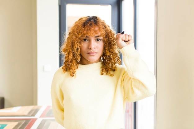 Co można zrobić z kręconymi włosami na co dzień?