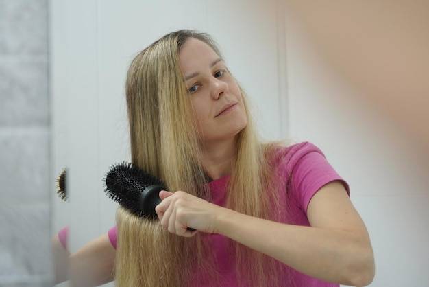 Jak okiełznać puszące się włosy w codziennej pielęgnacji?