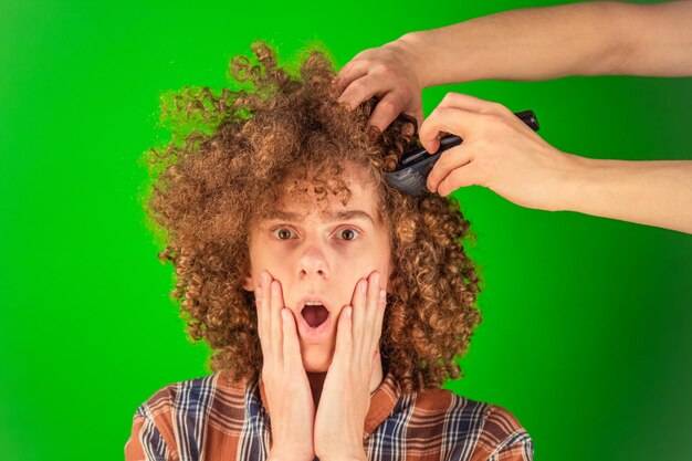 Jak pielęgnować puszące się włosy na co dzień?