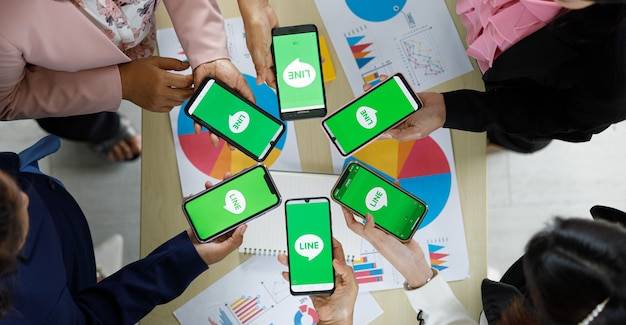 Jak wybrać zdjęcie WhatsApp na marzec 2026?