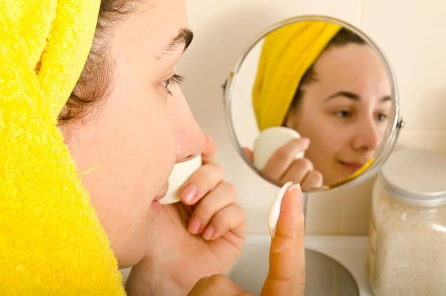 Jak pielęgnować suchą skórę na co dzień?