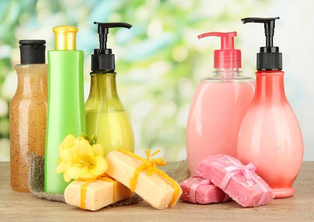 Jakie szampony wybierać do codziennego mycia włosów?