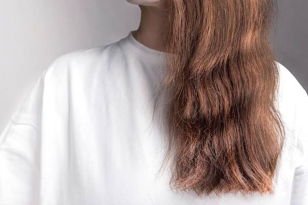 Moje włosy są jak siano co może być przyczyną?